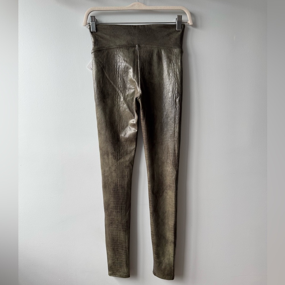 NWT Spanx Faux Leather Croc Olive Shine Leggings Womens Sz Small - Picture 6 of 12
